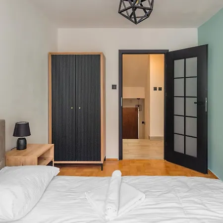 Lesna Ii, Sun & Snow Apartment *